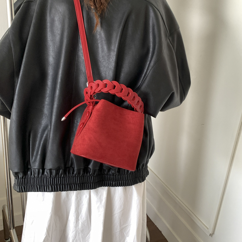 Xiaozhong bolso de cubo de seda de lana de invierno para mujeres bolso de mano retro color contraste 2026 nuevo viaje de hombro mochila