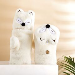 かわいいキツネが半分の指の手袋をしています。