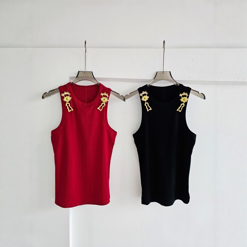 Minimalist Style Keychain Decoration, Light Luxury Metal Embellishment, Sleeveless Slim-Fit Women's Tank Top with a Stylish Design Minimalist Style Keychain Decoration, Light Luxury Metal Embellishment, Sleeveless Slim-Fit Women's Tank Top with a Stylish Design