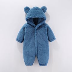 A baby onesie made of lambskin, long-sleeved crawling suit with hood, cute and fashionable, suitable for export, children's clothing.