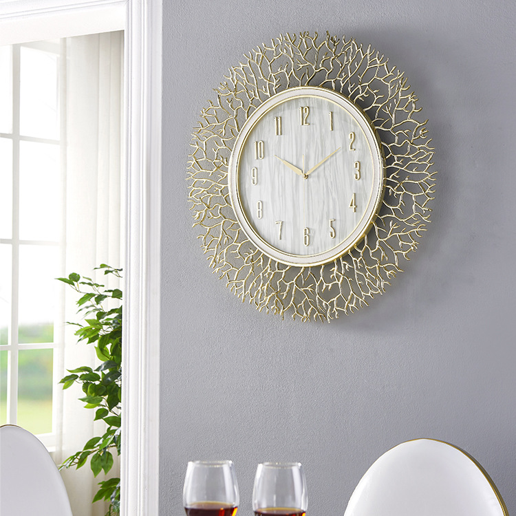 Reloj sala de estar 2023 Nuevo elegante reloj de pared de la celebridad de Internet Luz de lujo de gama alta creativa moderna decoración del hogar reloj colgante de pared