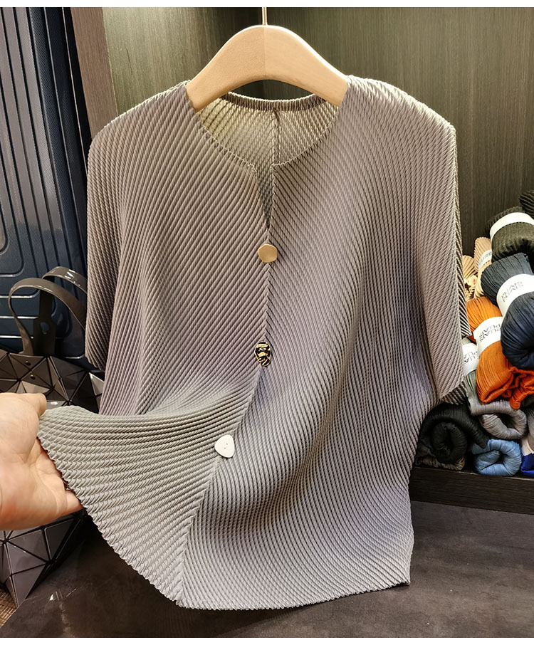 Áo thun nữ tay ngắn xếp ly vảy rồng trang trí nút bấm cao cấp dáng rộng suông — Màu đen, Màu xanh đậu, Màu đỏ hoa hồng, Màu hồng củ sen chi tiết 9