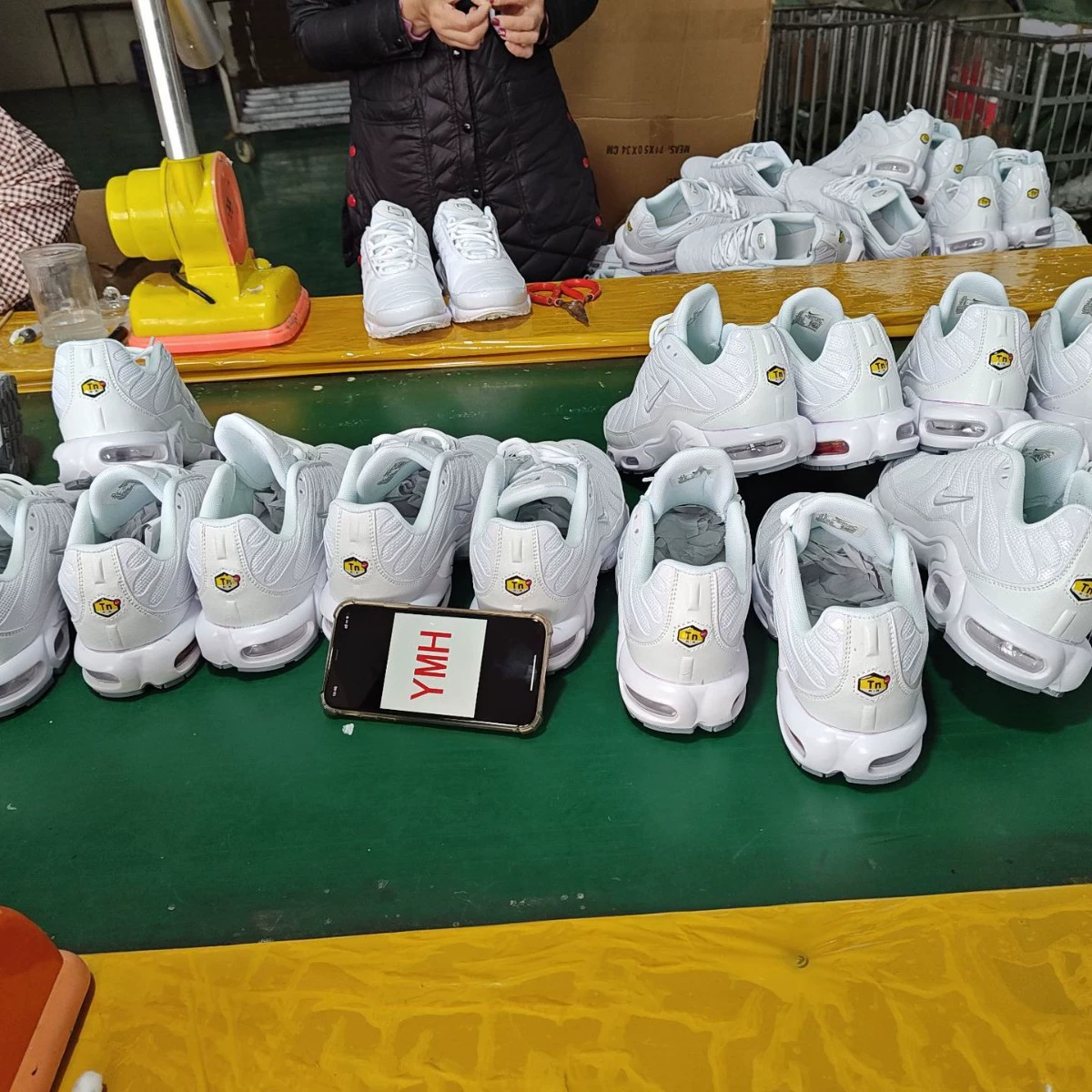 Ков шейный офисный X Nike ACG Air Terra Forma коричневый зелёный DQ1615-700