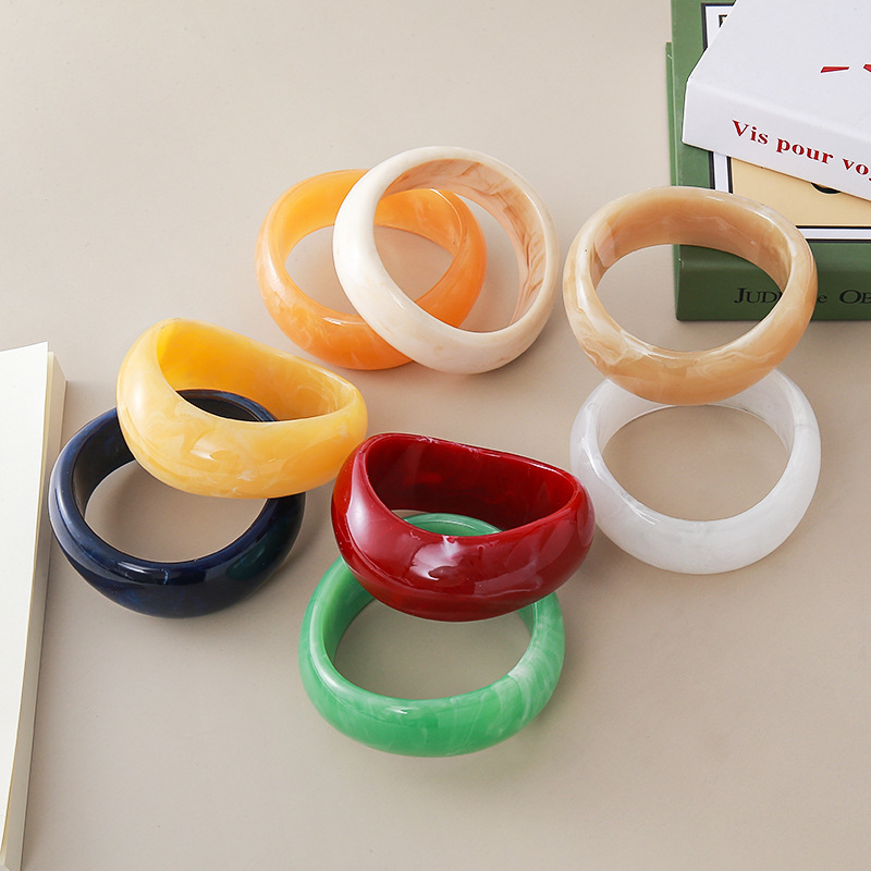 European and American Cross-Border Gradient Wide Band High-End Bracelet for Women, Exaggerated C-Shaped Resin Bracelet, Vintage Artistic Hand Jewelry European and American Cross-Border Gradient Wide Band High-End Bracelet for Women, Exaggerated C-Shaped Resin Bracelet, Vintage Artistic Hand Jewelry