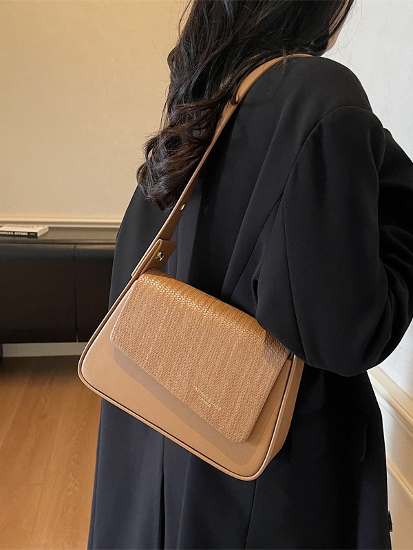 Este año, bolsos populares de comercio exterior para mujeres 2025 nuevo estilo transfronterizo de estilo extranjero multifuncional pequeño mochila de estilo fragante bolso de hombro pequeño