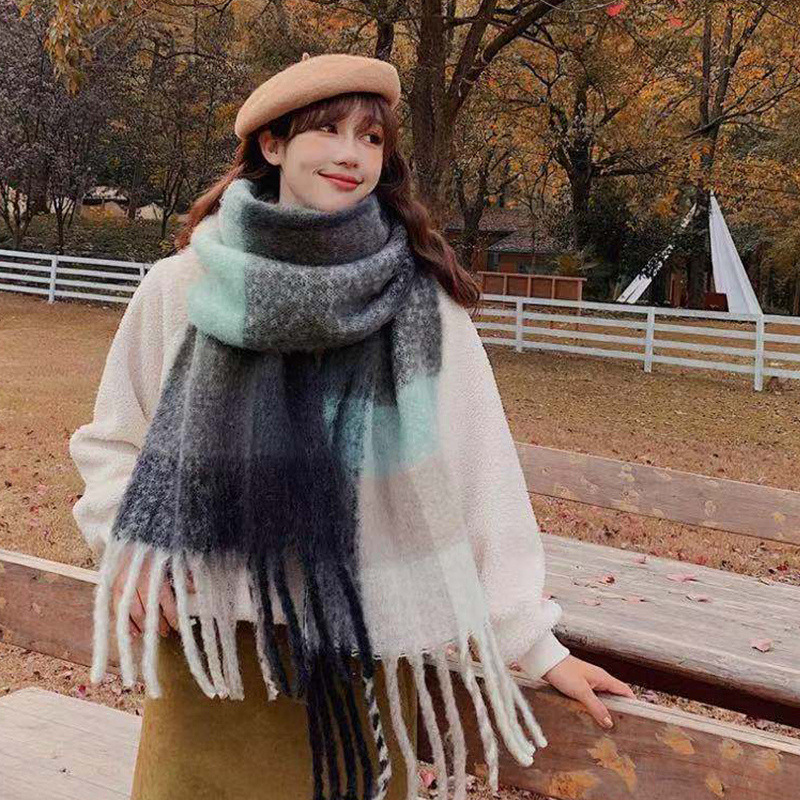 虹のマフラーの女性の冬のショールのカップルのカラーの格子の保温は厚いです。