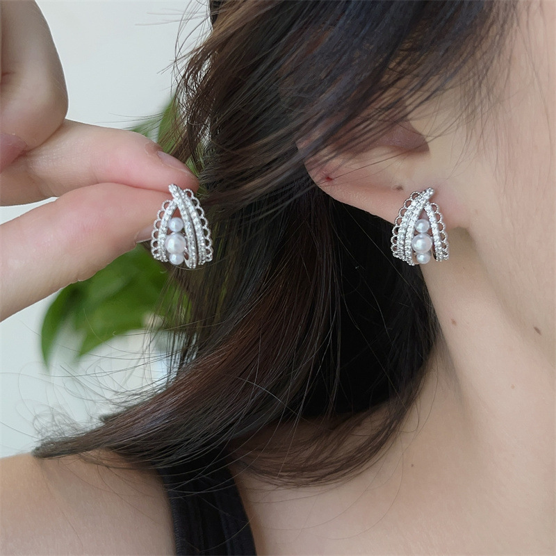 Micro-Inlaid Lace Pearl Earrings for Women, Accessible Luxury, High-End Niche Design, Versatile and Simple Earrings, Non-Pierced Ear Clips