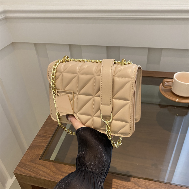 Línea bordada de color sólido 2024 invierno nueva moda moda moda retro ocio simple cadena mochila bolso de hombro