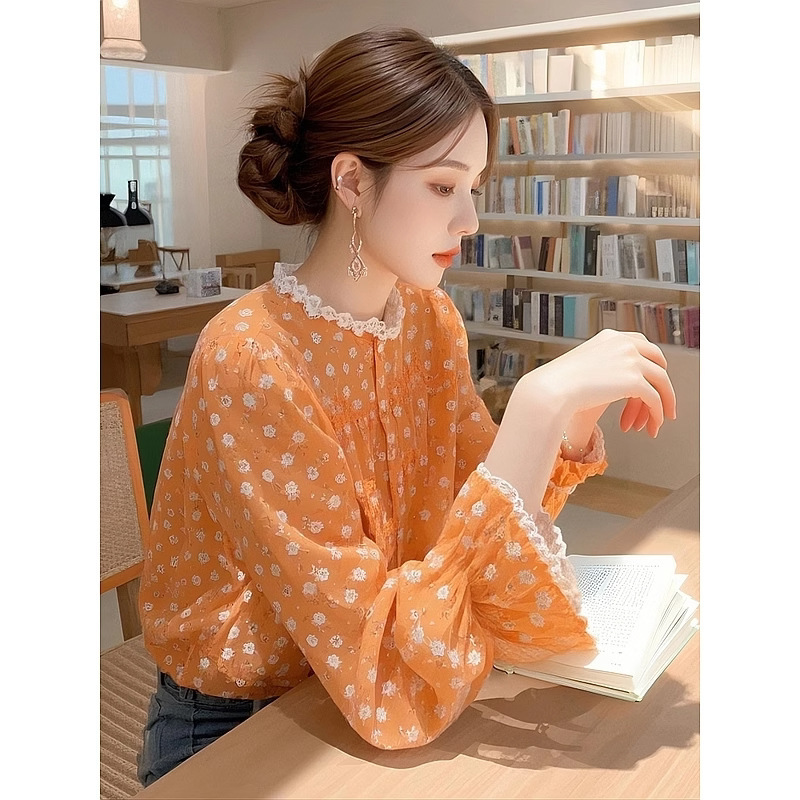 Orange floral shirt, spring 2026 new women's French dopamine top, unique and beautiful lace-trimmed blouse