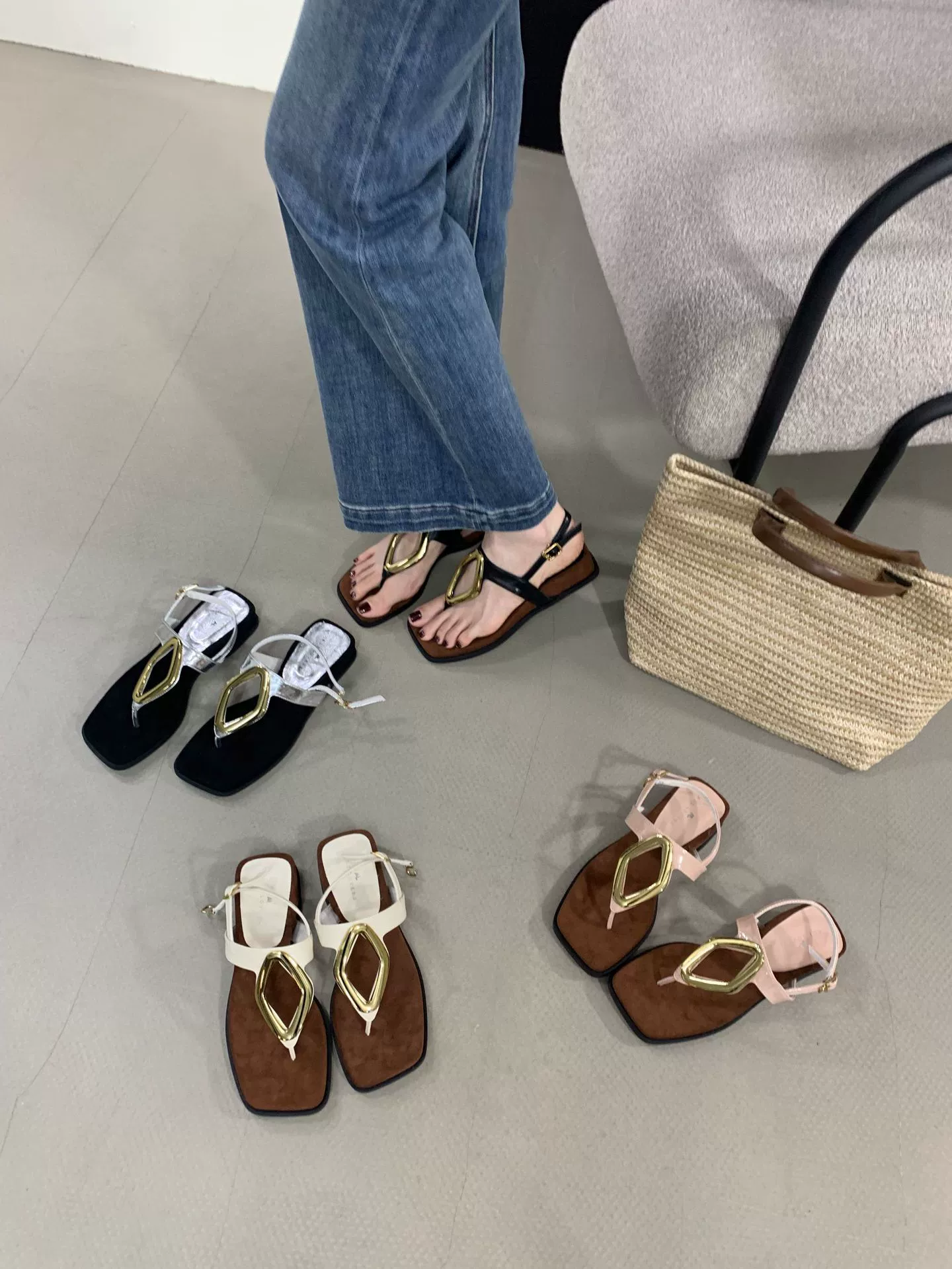 Женские летние пляжные шлепанцы 2025 года, новые, в стиле французского ретро, с металлической квадратной пряжкой и клиновидной платформой