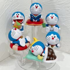 ドラえもんテイクa breaksシリーズのぬいぐるみと一緒に可愛いファッションをします。