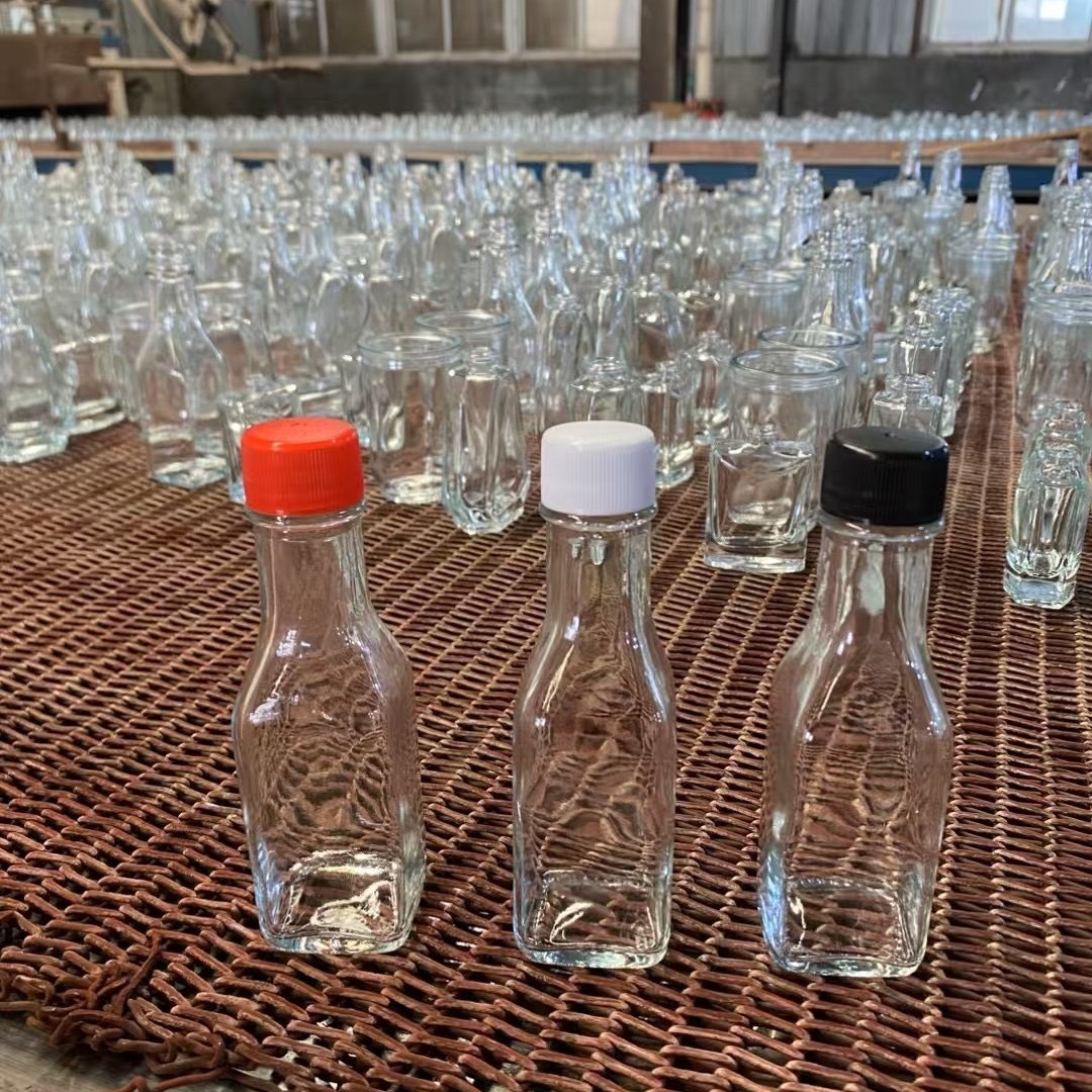 Innovadora botella de salsa de ensalada de cocina cuadrada de 150ml botella de salsa de tomate botella de salsa de ensalada botella de jugo de espino amarillo botella de vidrio grueso