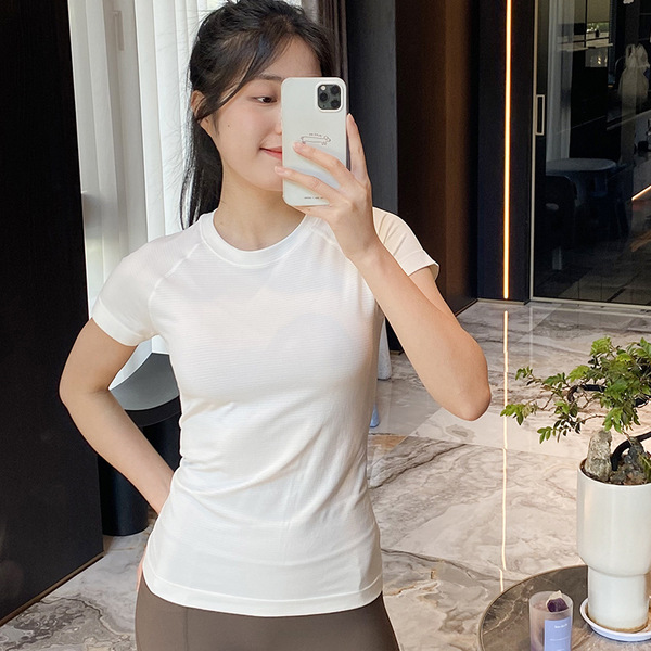 Breathable silk quick dry sports yoga clothing with a round collar