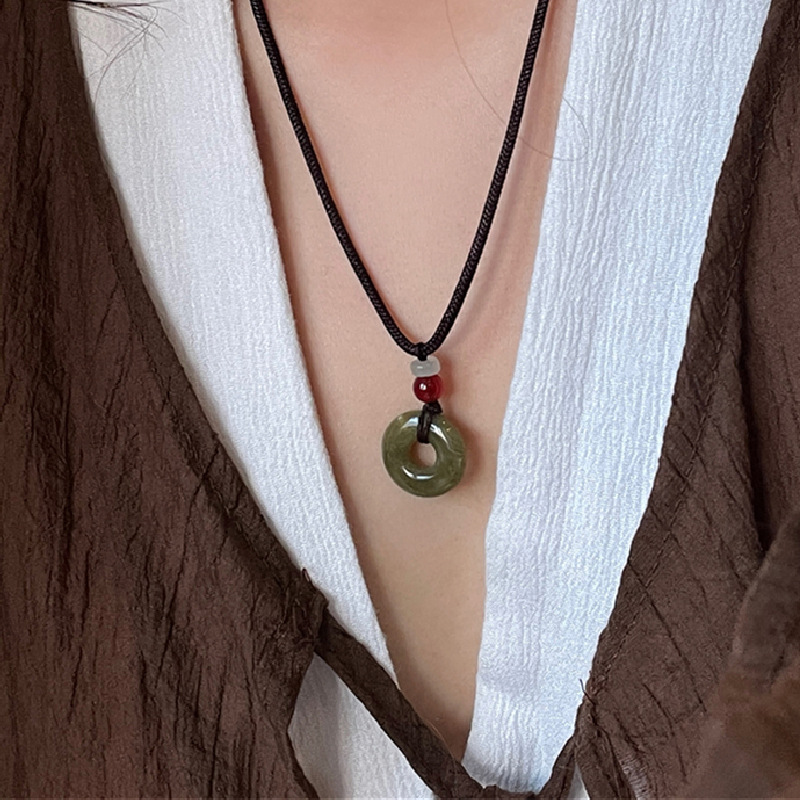 2304259 (1) 新中式树脂平安扣红玛瑙黑绳子项链女古