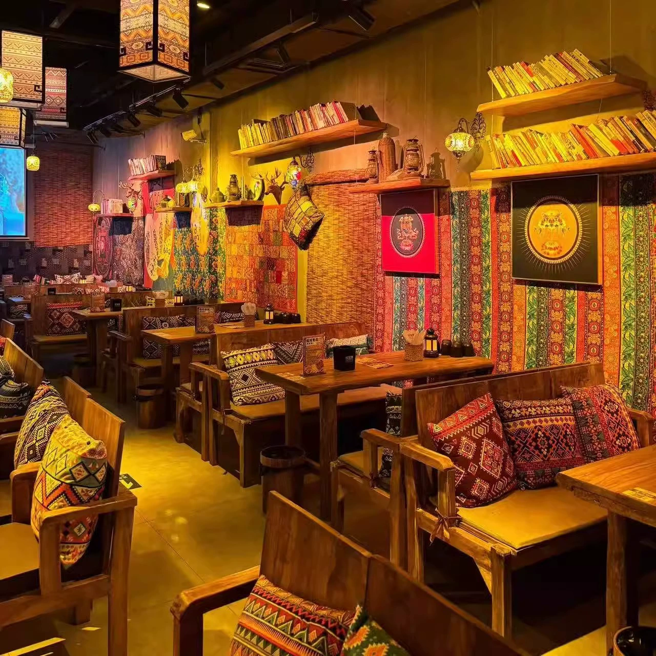 Фольклорный бар стол и стулья из цельного дерева диван стул старый бар бар стол баллады набор длинных спинных стульев