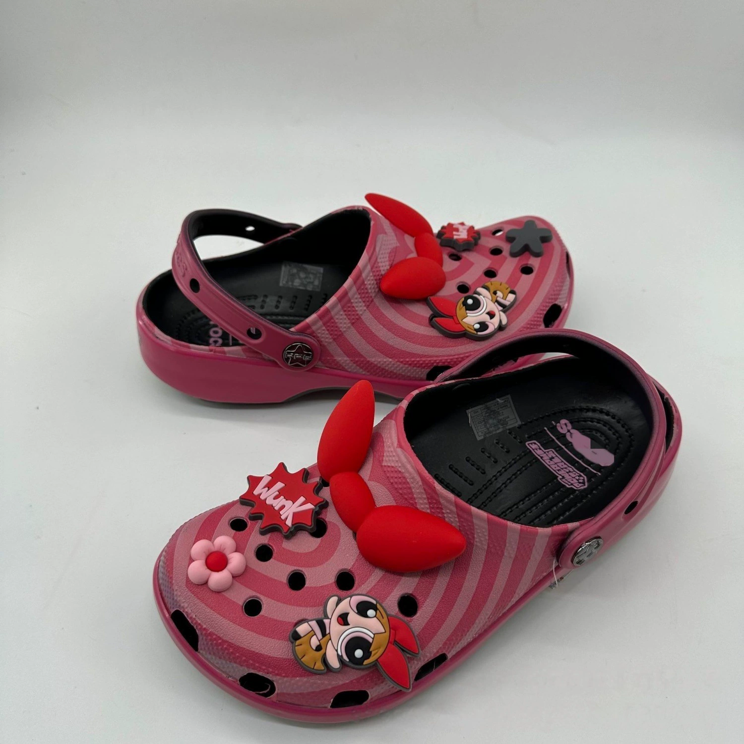 Подарочные аксессуары The Powerpuff Girls II эксклюзивные, стиль родитель-ребёнок Crocs, доступные для юных и женственных, могут быть оптовой продажей и отправкой от имени других.