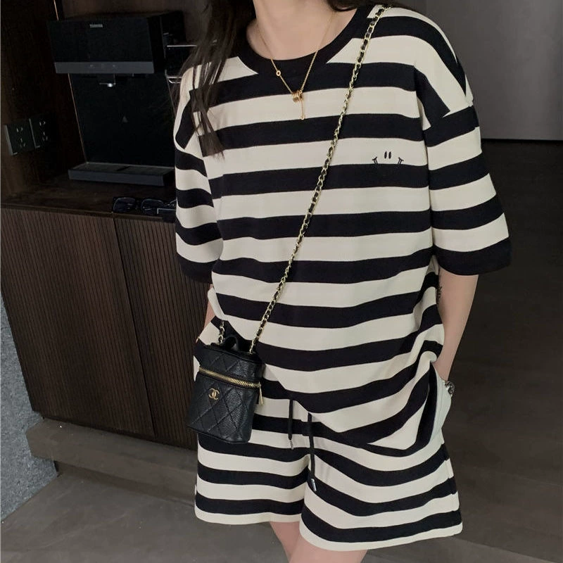 Толстая Летняя Повседневная футболка больших размеров MM200 кг, новая свободная полосатая футболка с коротким рукавом и широкие шорты, комплект из двух предметов с вышивкой