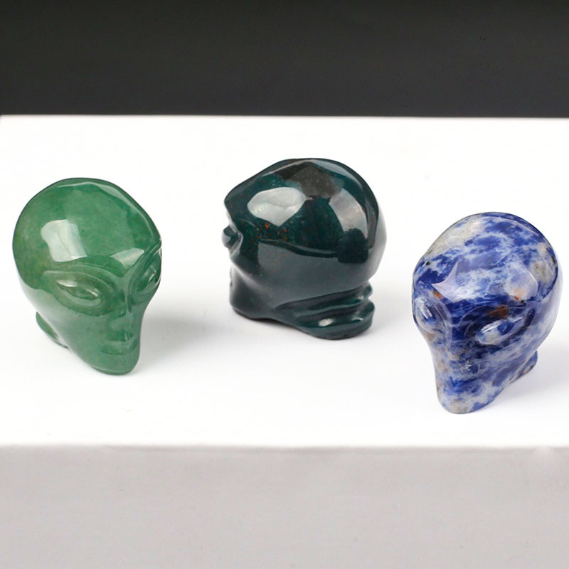 天然水晶石外星人头骨半宝石工艺品骷髅头鬼头跨境玛瑙玉石摆件