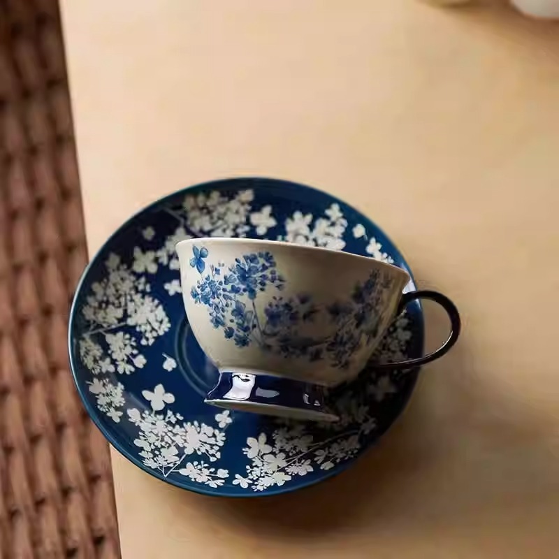 Tazas de café de porcelana azul y azul de cerámica exquisita azul hermoso regalo del día del maestro de cerámica estilo chino tazas vintage
