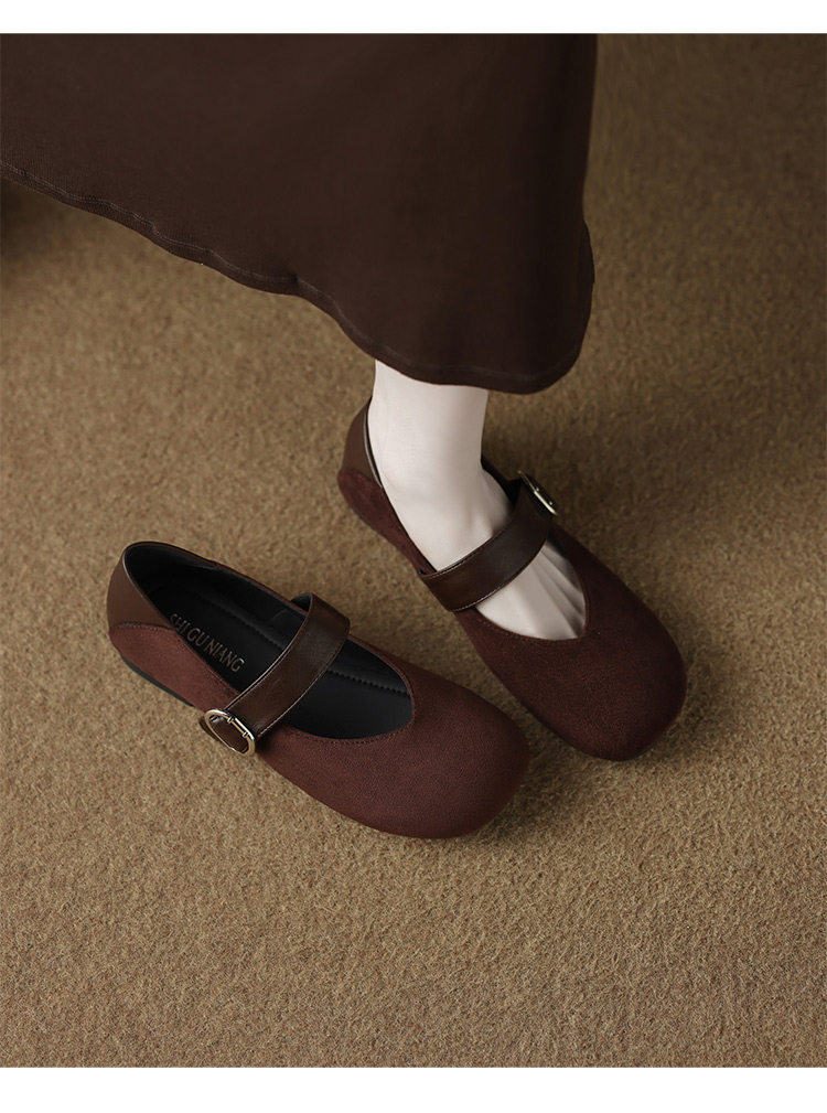 2026 verano retro coreano de color sólido hebilla casual interior de altura retro boca ligera universal zapatos de tacón único