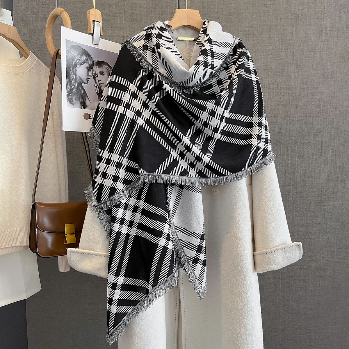 Nova Coleção Outono/Inverno 2026: Cachecol de Caxemira Feminino, Toque Sofisticado, Capa Leve e Luxuosa com a Letra H para o Inverno, Acessório Grosso e Quente para o Pescoço_voghion.com