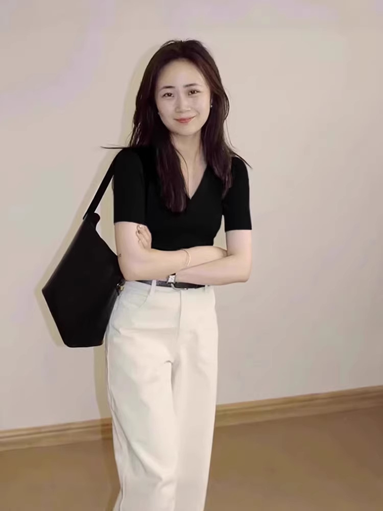 Áo thun polo nữ cổ V tay ngắn form chuẩn — đen