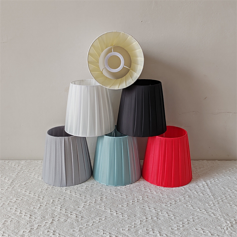 Transfronteriza en stock creativo nórdico simple hecho a mano plisado tela tira pantalla lámpara de mesa lámpara de pared accesorios sombreado