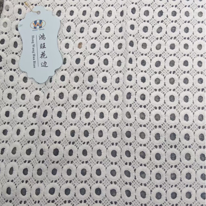 服装辅料新款牛奶丝绣花蕾丝贴花刺绣大量现货白色立体蕾丝花边批