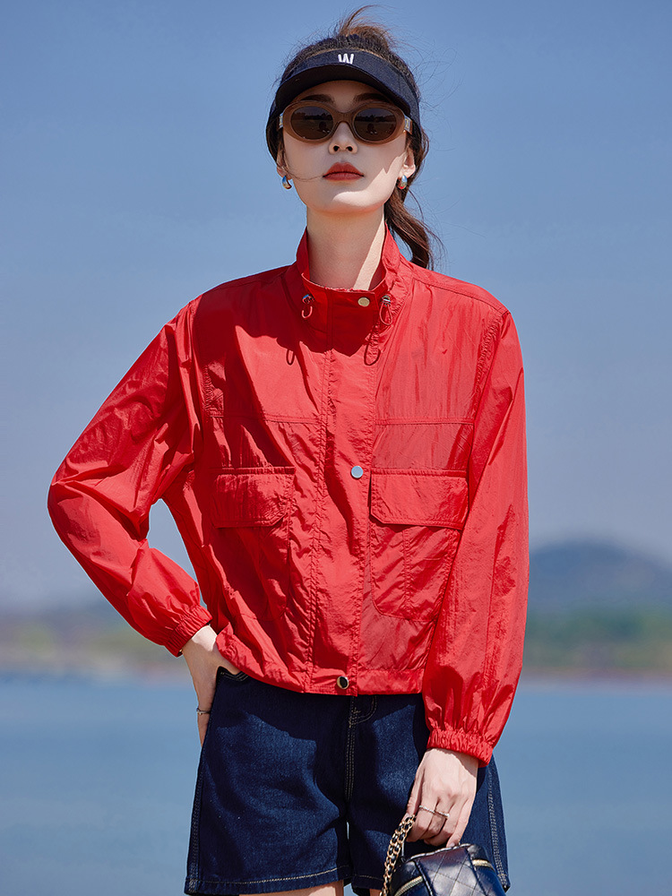Áo chống nắng nữ cổ đứng túi hộp dáng rộng tay ngắn mỏng nhẹ — màu xanh nhạt, màu đỏ