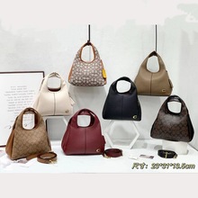 �ܼ�C���¿�LANA ���{�Ӱ���Ʒ�|��֦�yˮͰ������μ�б���Ů