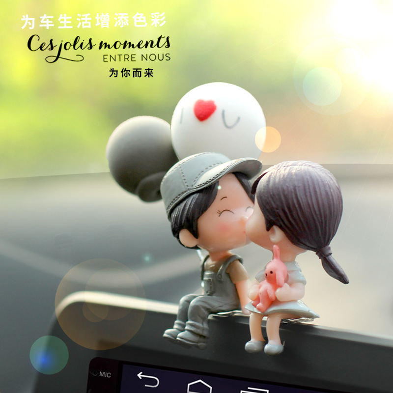 Adornos de coche de celebridades de Internet Adornos interiores de coche Reloj de pareja de dibujos animados Globo blanco Decoración linda Diosa Decoración de escritorio