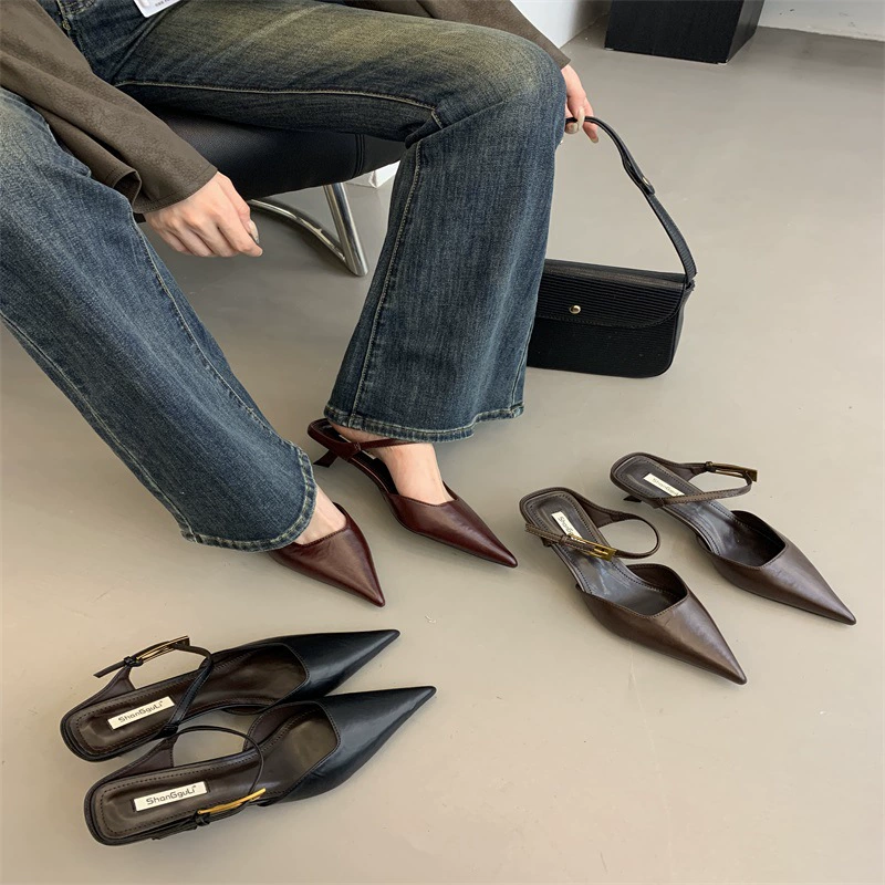 Нишевые французские осенние 2024 новые остроконечные темпераментные сандалии на низком каблуке коричневые ретро бао сандалии женские туфли