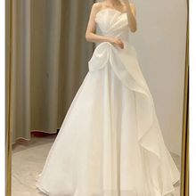 轻婚纱2025新款新娘抹胸简约出门纱显瘦主纱旅拍迎宾纱小拖尾齐地