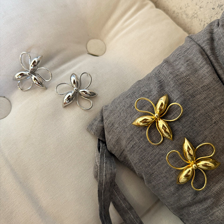 925 Sterling Silver Ear Needle Material 1 Pair Simple Style Classic Style Flower Plating Copper Ear Studs