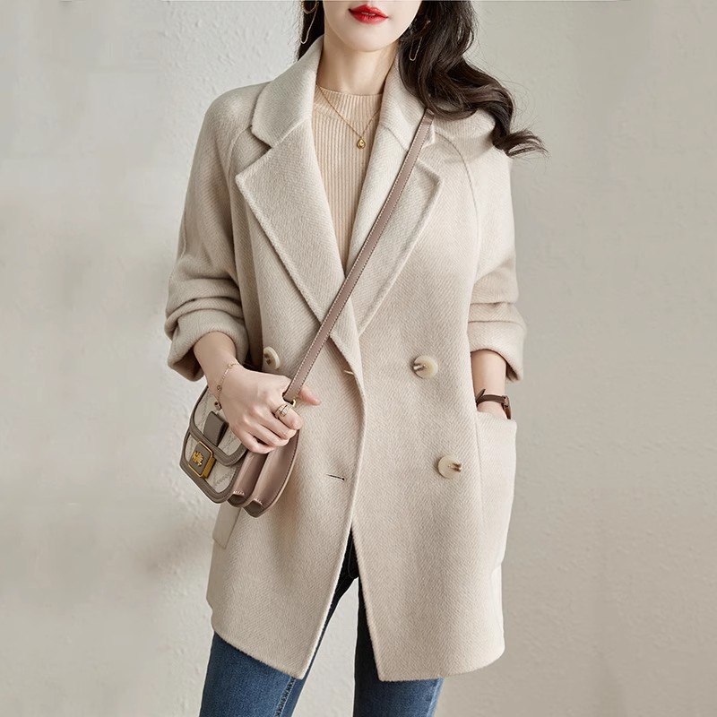 오프화이트 레귤러 [여성 가을 신상 상의/패셔너블하고 유니크한 상의/디자인적인 여성/기질감/올해 인기 예쁜 상의/슬림핏/가을 셔츠