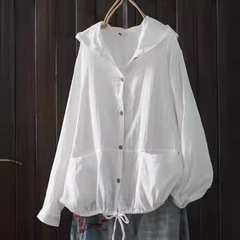 夏の新型のゆったりとした大きいサイズの二重綿糸と帽子のひも付きカーディガンの薄いコートの婦人服