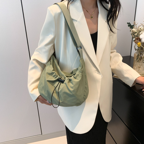 Korean version of commuting pleated bag for women 2024 new fashion casual shoulder bag large capacity crossbody bag class bag
