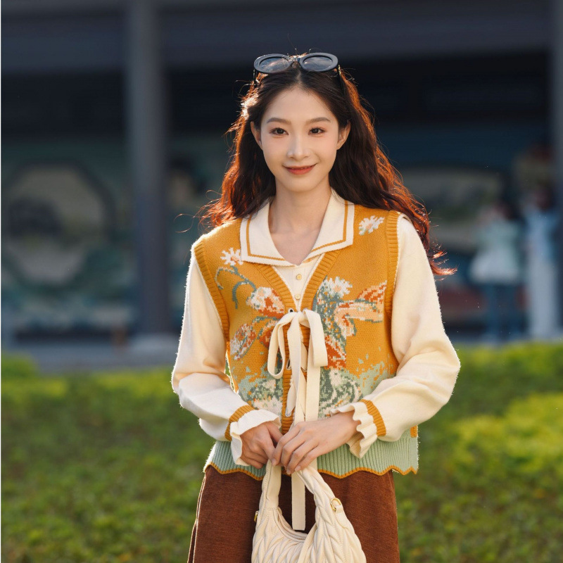 Two or Three Things Forest Style Poetry Van Gogh Fake Two-Piece Sweater for Women 2025 Winter New Design Retro Floral Top