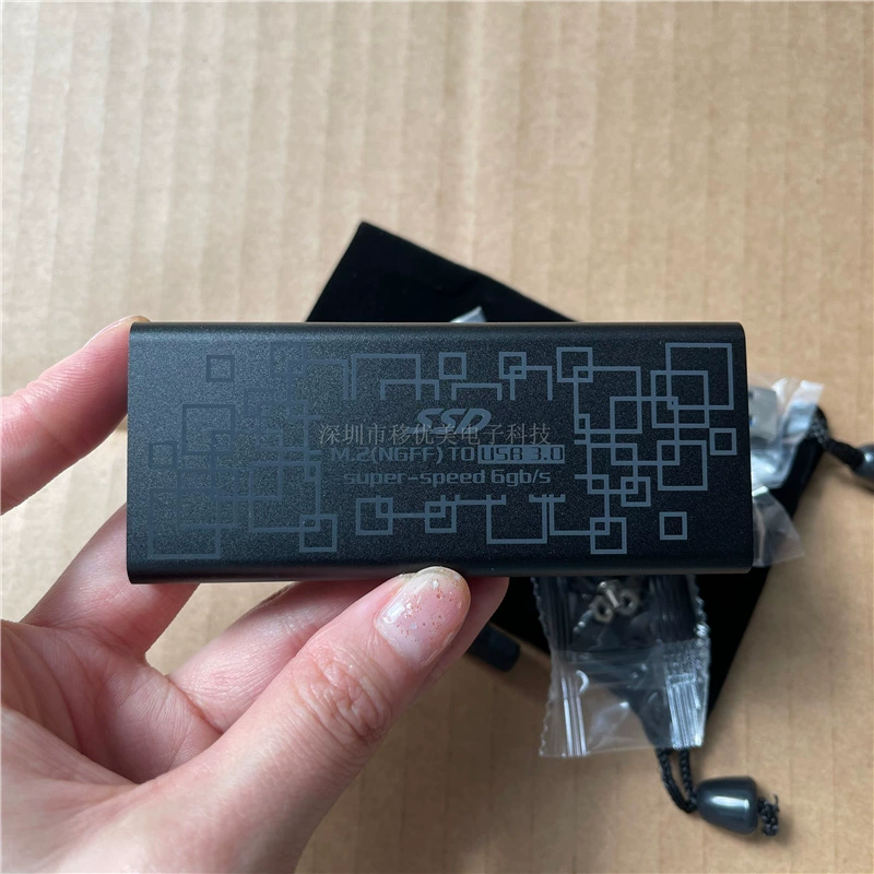 M.2 NGFF твердотельный SSD превращается в USB3.0 металлический мобильный жесткий диск盒 с поддержкой протокола 2280SATA