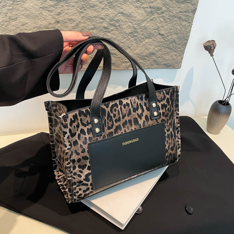 Bolsa de mano de moda retrógrada para mujeres, nuevo tipo de viaje al trabajo, bolso de hombro de impresión de leopardo de gran capacidad, bolso de mujer de empalme 2024