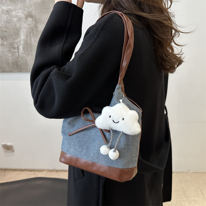 Invierno nuevo bolso de arco de gran capacidad de hombro bolso axilar 2024 este año bolso ocio popular bolso especial