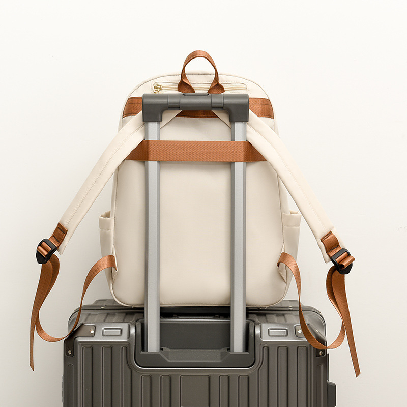 Fábrica al por mayor 2024 nueva mochila casual de color sólido para mujer, mochila para computadora de gran capacidad ligera para desplazamientos urbanos