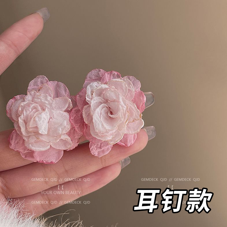 핑크 꽃 귀걸이