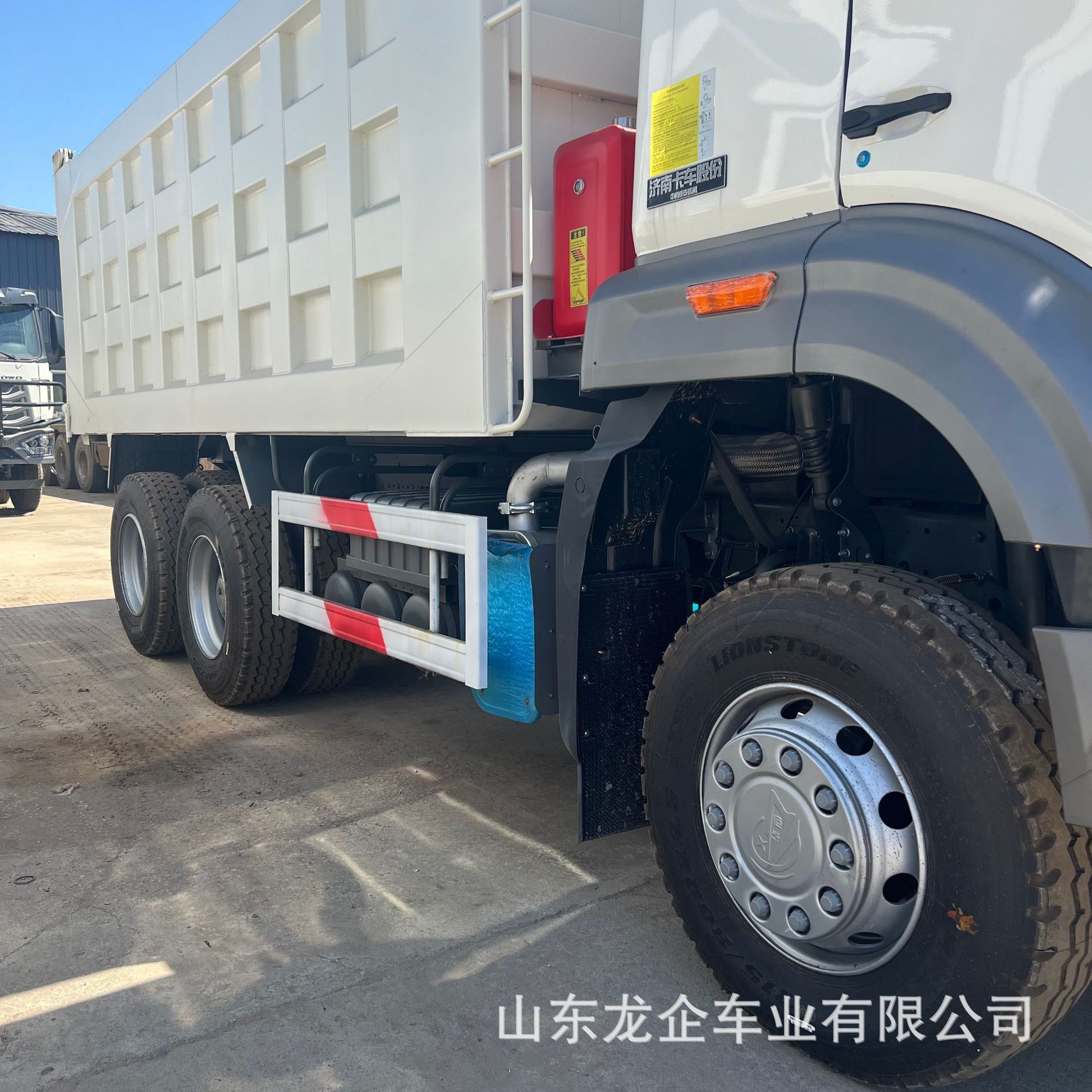 Factory Cross-Border African Howo Nx371 Dump Truck 10-Wheel Earthmoving Vehicle Engineering Transport Rear-Dump Self-Unloading Dump Truck