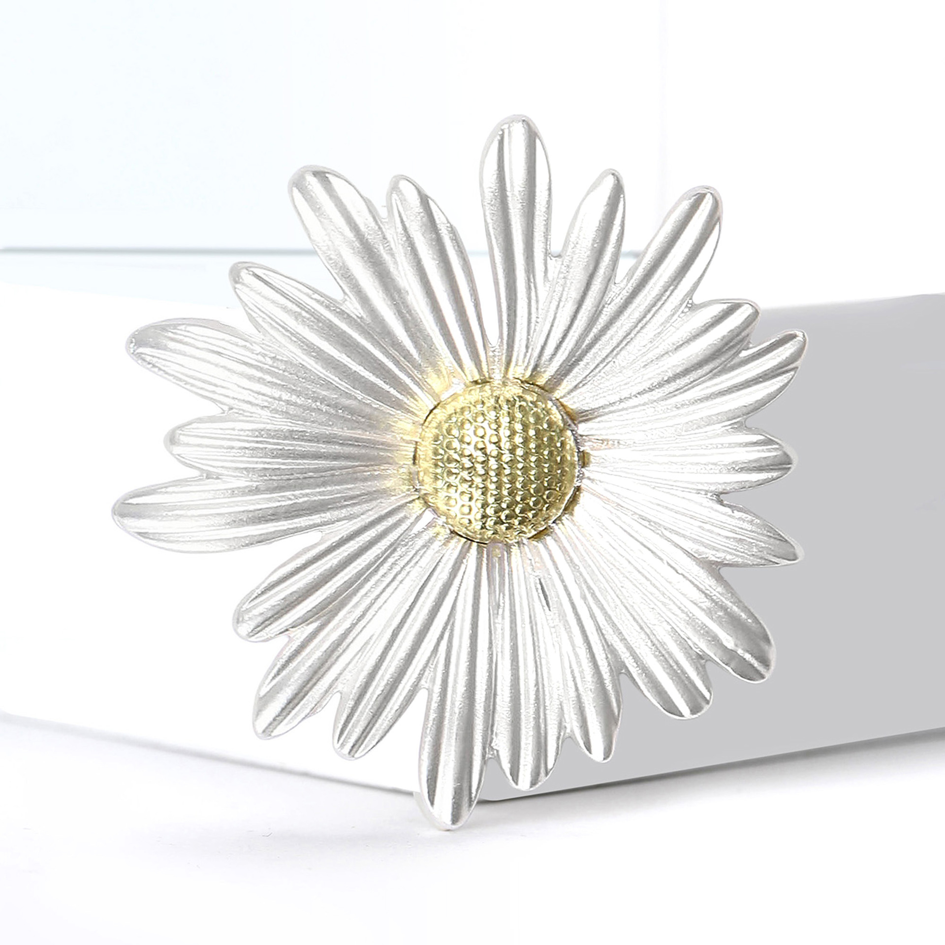 Fashionable sophisticated trend brooch lapel pin