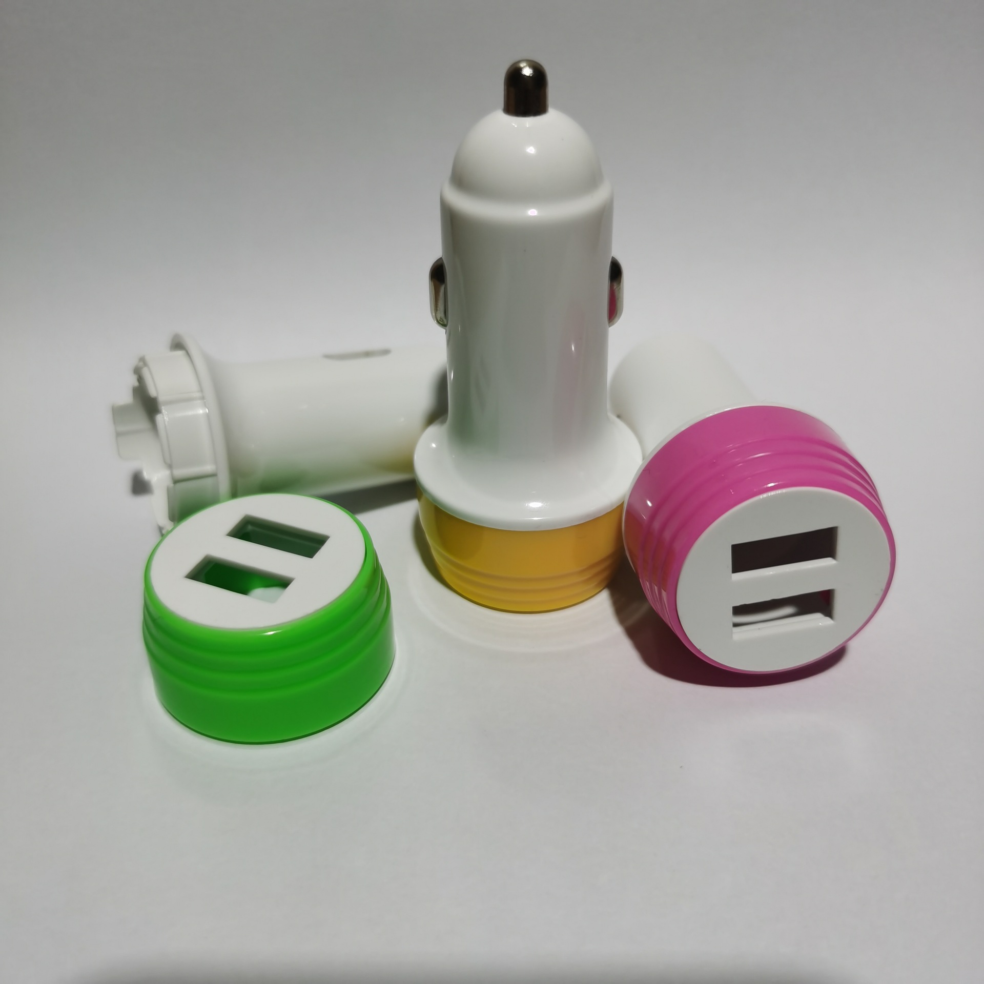 圆形双USB车充壳 车载充电器塑胶套料 现货批发