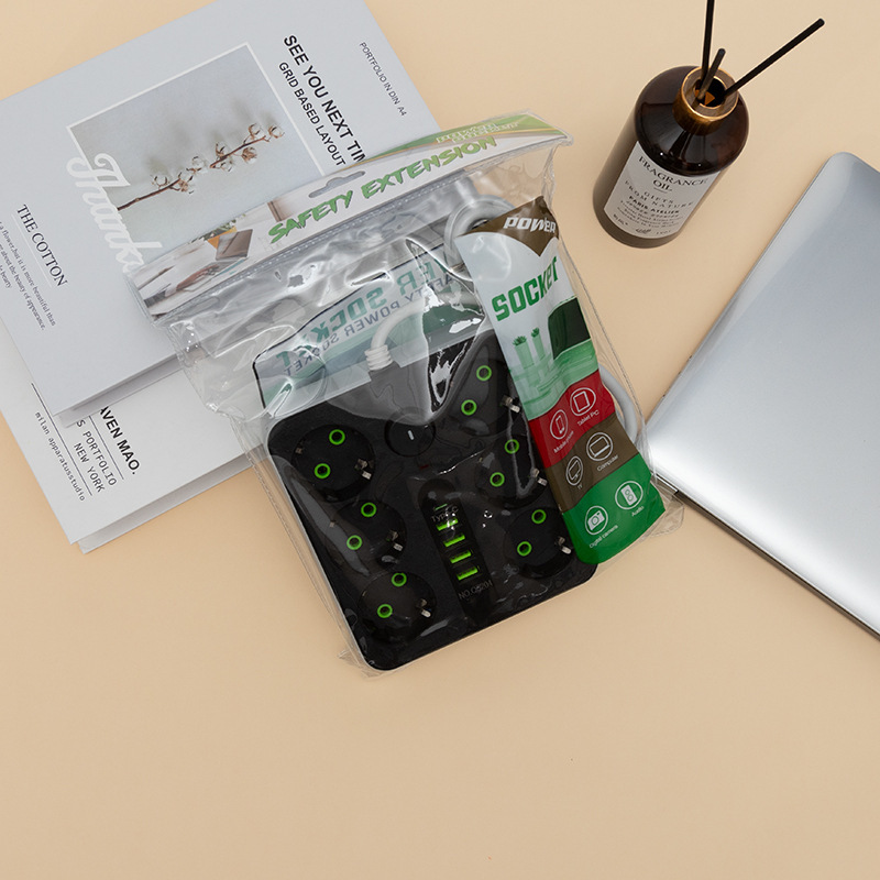 Q5204 # estilo europeo estándar europeo agujero 6 12 Jack Black Shell White Shell 4USB + 1 Tipo-C bolsa interruptor general