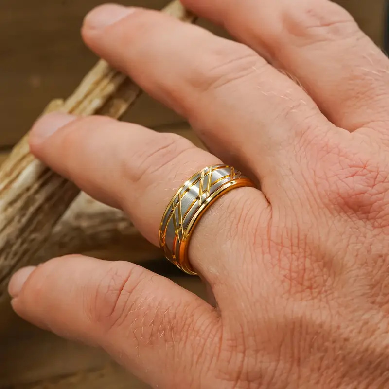 Bague Pour Homme En Acier Tungstène Doré Design Poli Et Épuré_voghion.com