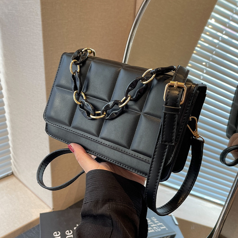 Amy Rabbit Women's 2023 New Solid Checkered Exquisite Chain Fashion Foreign Commuter Shoulder Bag_voghion.com