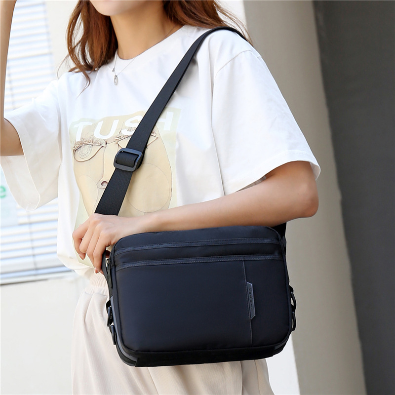 Men's bag new leisure bag simple men's shoulder bag sports men's messenger bag Oxford cloth bag Korean small bag in stock